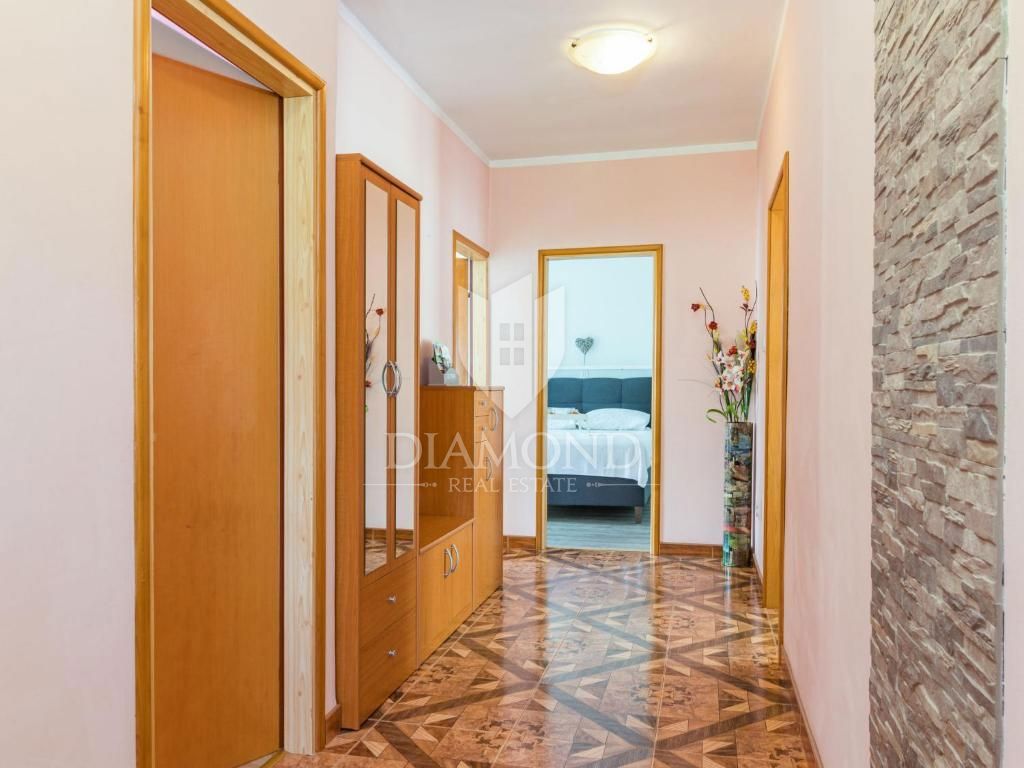 Motovun, okolica, počitniška hiša z bazenom in velikim vrtom