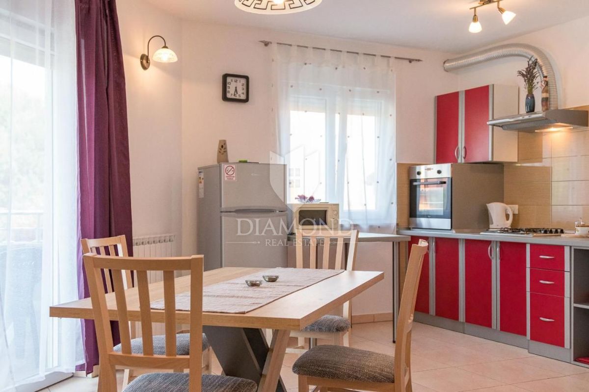 Pula, hiša s štirimi apartmaji na mirni lokaciji