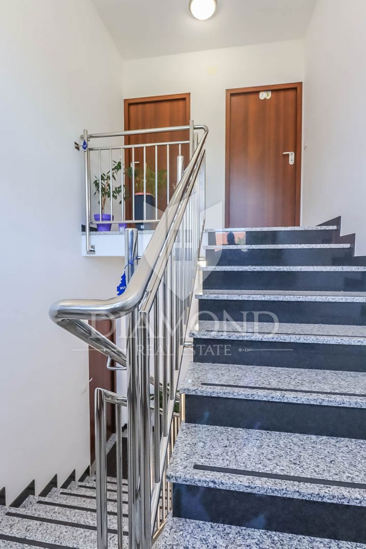 Pula, hiša s štirimi apartmaji na mirni lokaciji