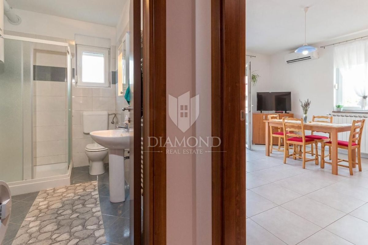 Pula, hiša s štirimi apartmaji na mirni lokaciji
