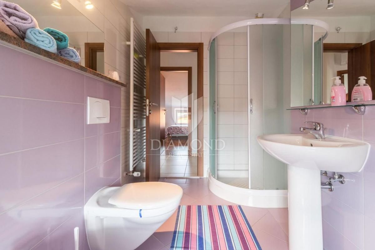 Pula, hiša s štirimi apartmaji na mirni lokaciji