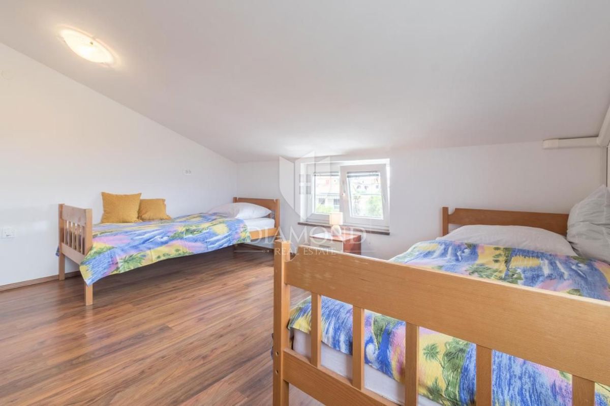 Pula, hiša s štirimi apartmaji na mirni lokaciji