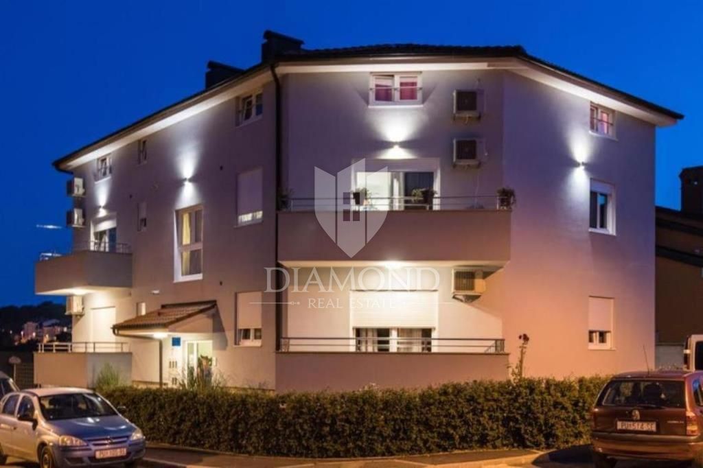 Pula, hiša s štirimi apartmaji na mirni lokaciji