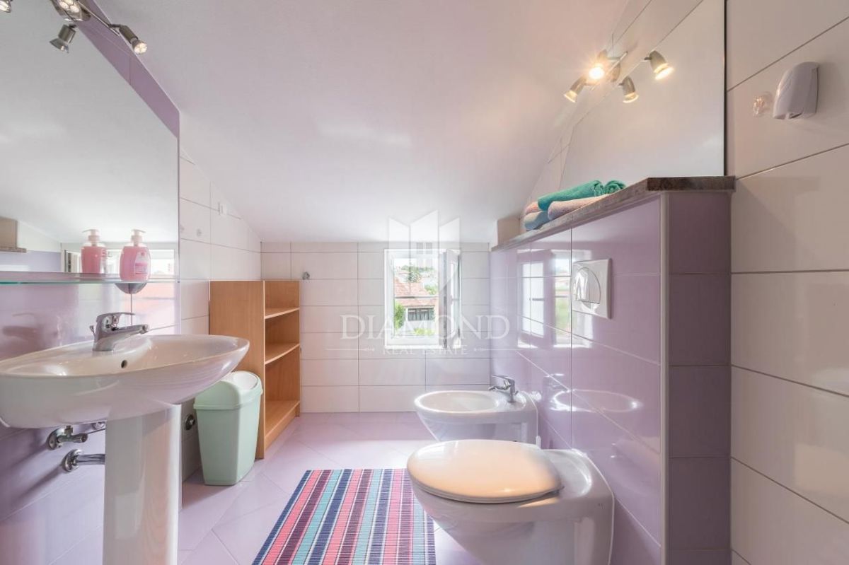 Pula, hiša s štirimi apartmaji na mirni lokaciji