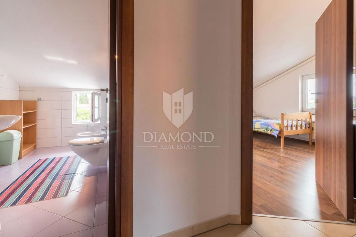 Pula, hiša s štirimi apartmaji na mirni lokaciji
