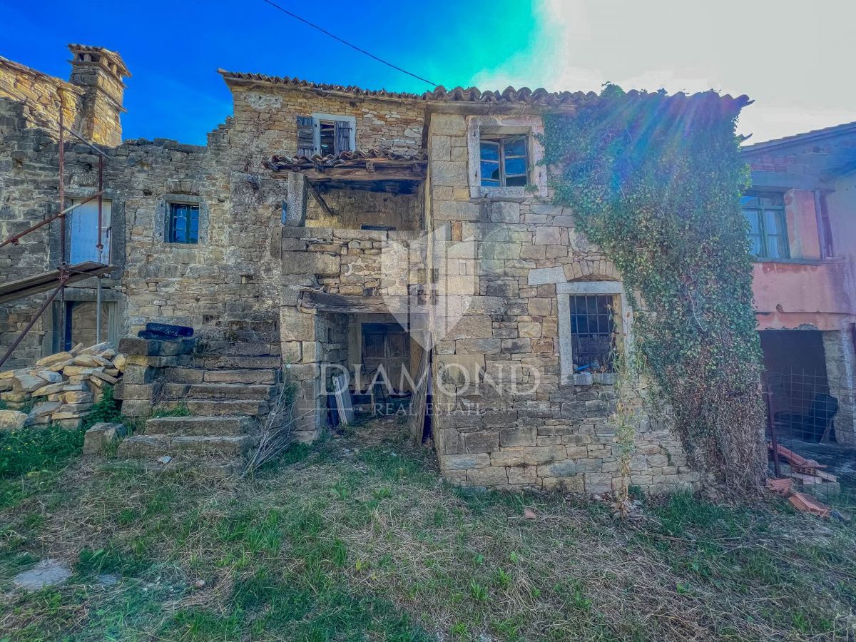 Buzet, istrska hiša za adaptacijo na mirni lokaciji