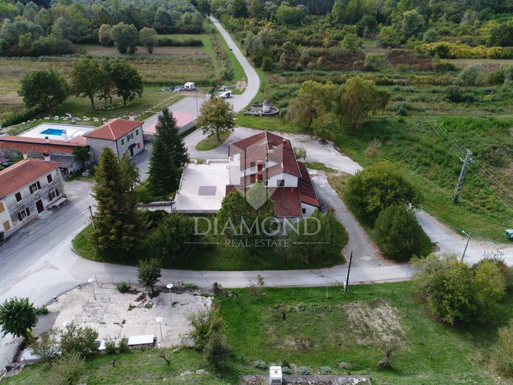 Okolica Oprtlja, samostojna hiša s potencialom