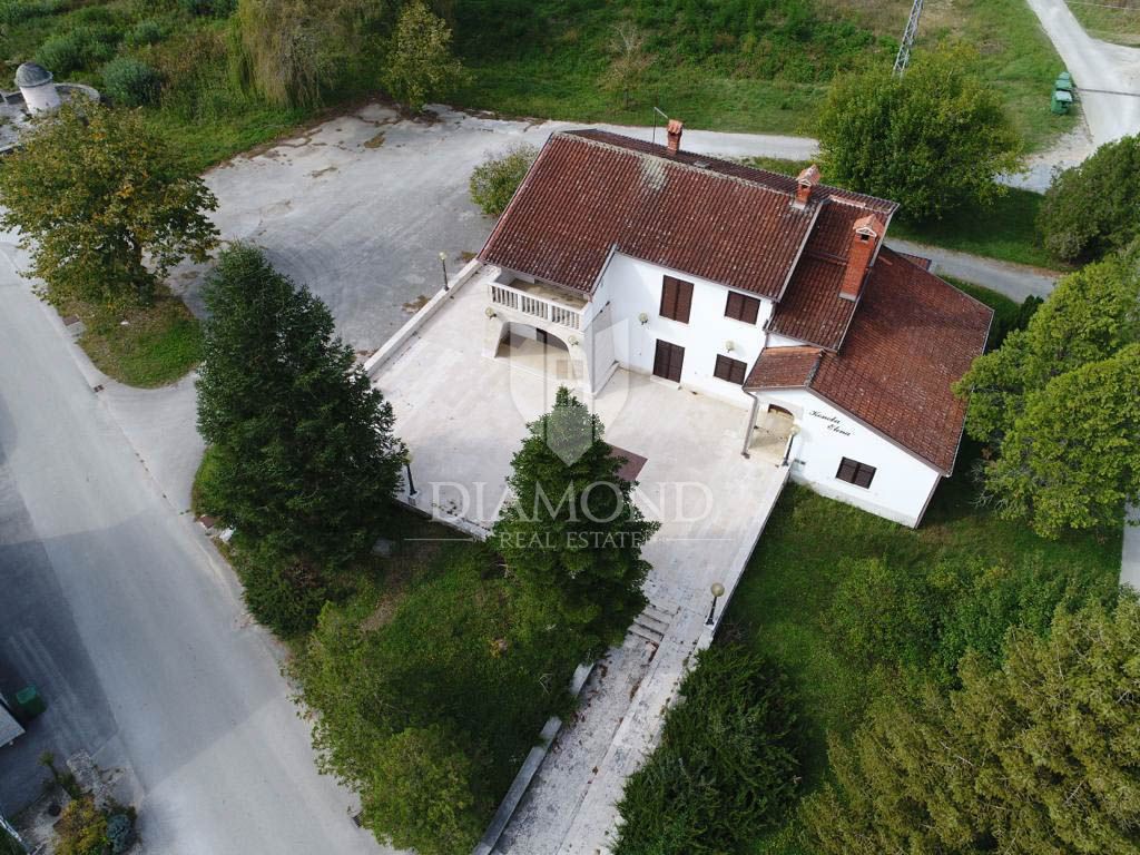 Okolica Oprtlja, samostojna hiša s potencialom