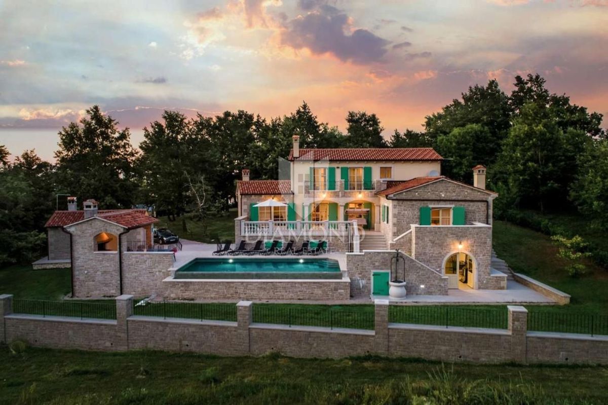Hiša Stari Pazin, Pazin, 350m2