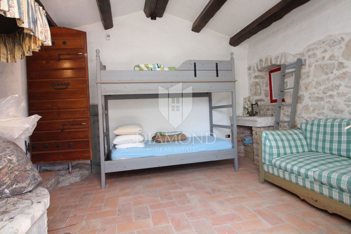 Labin, okolica, lepa avtohtona počitniška hiša.