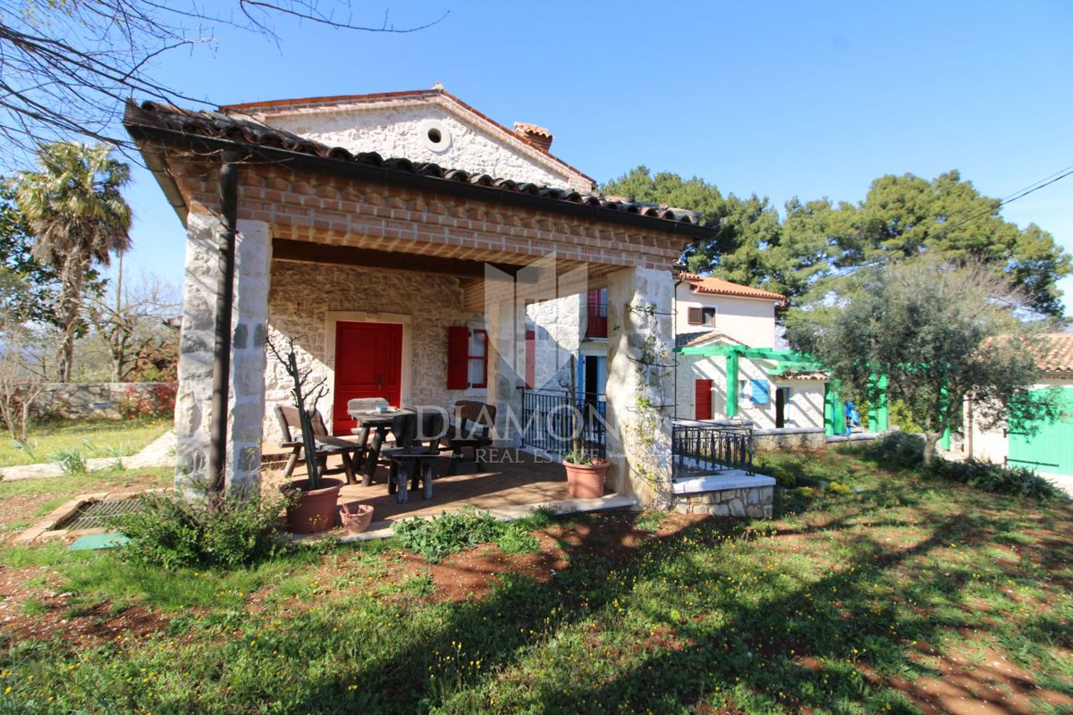 Labin, okolica, lepa avtohtona počitniška hiša.
