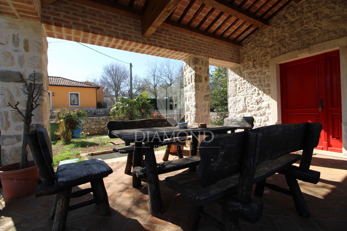 Labin, okolica, lepa avtohtona počitniška hiša.