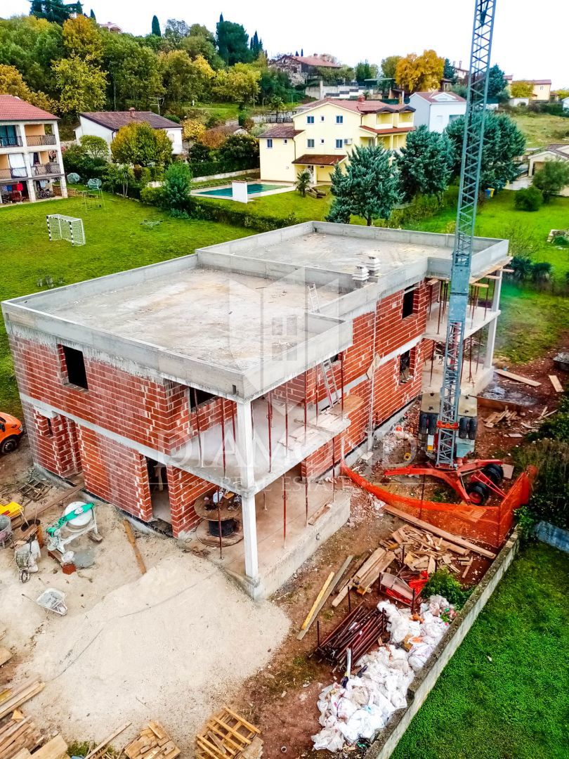 Okolica Poreča, dvojček na robu naselja!