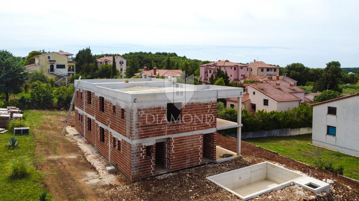 Okolica Poreča, dvojček na robu naselja!