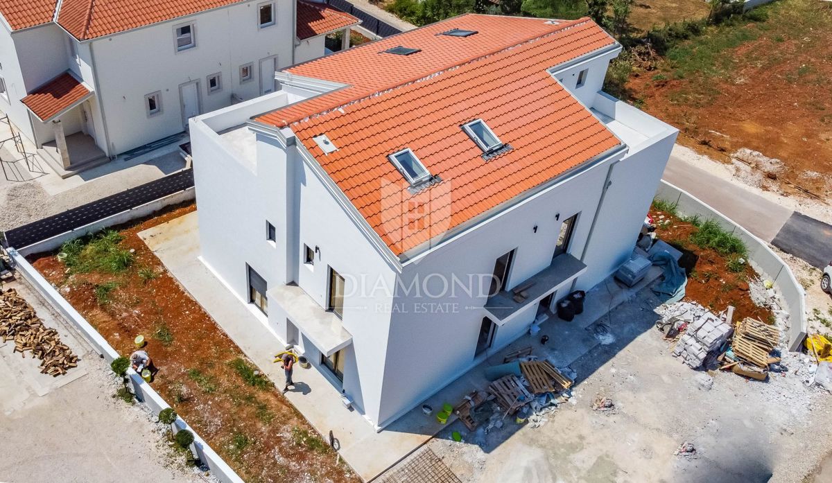 Poreč, odličen duplex po sistemu pametne hiše!