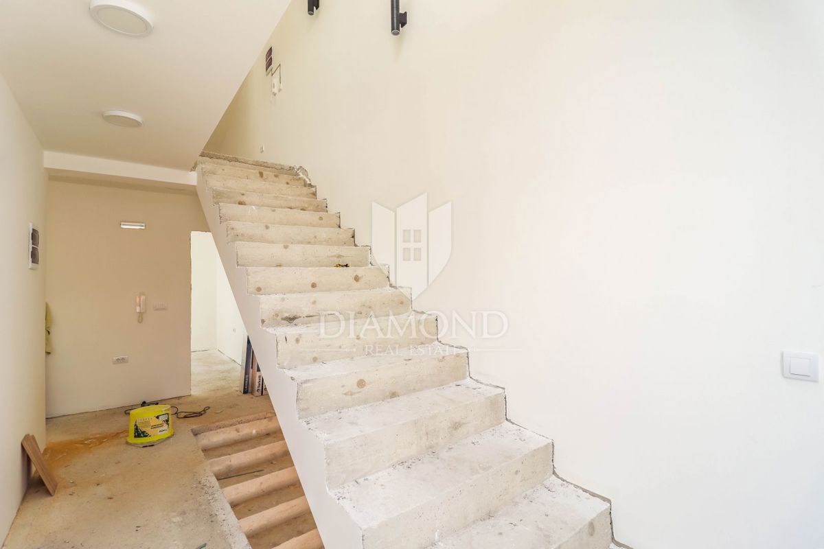 Poreč, odličen duplex po sistemu pametne hiše!
