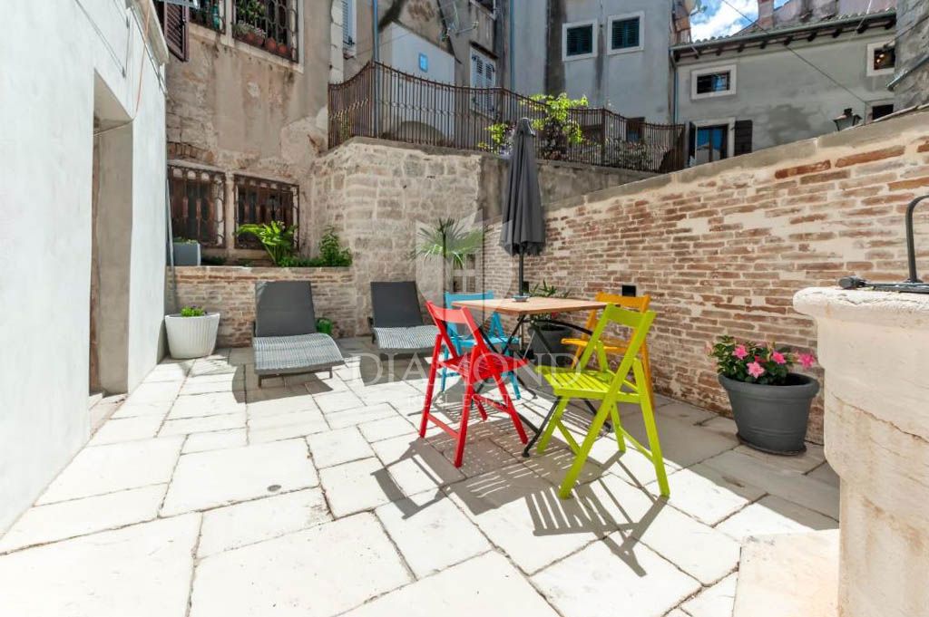 Rovinj, vrhunska nepremičnina s teraso v starem mestnem jedru