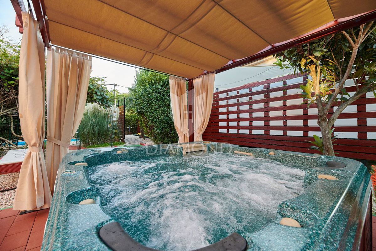 Umag, okolica! Odlična hiša z bazenom in jacuzzijem!