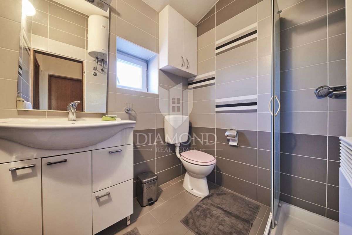 Umag, okolica! Odlična hiša z bazenom in jacuzzijem!