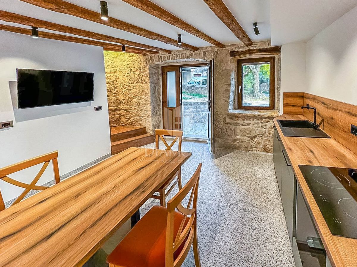 Poreč, okolica, obnovljena avtohtona kamnita hiša!