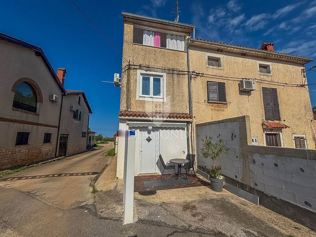 Okolica Novigrada, stanovanje z vrtom na mirni lokaciji