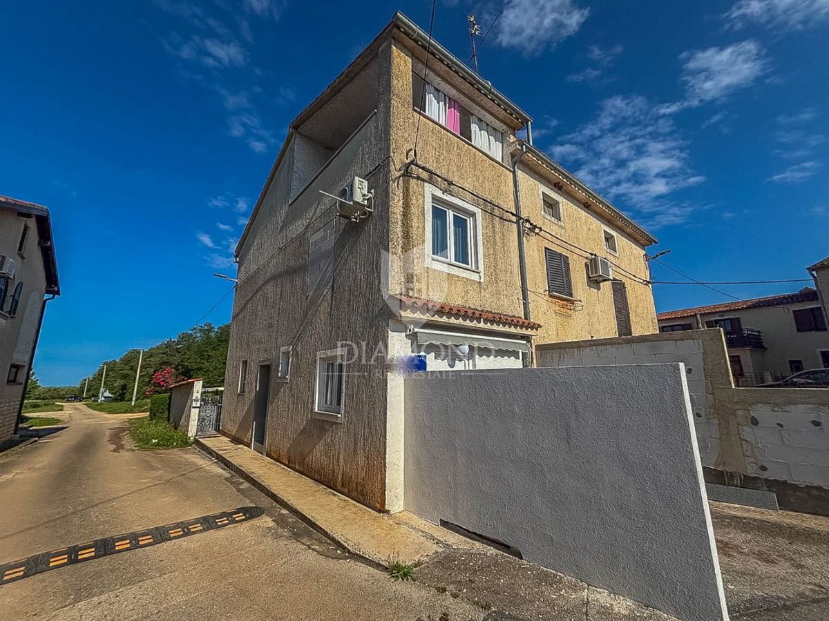 Okolica Novigrada, stanovanje z vrtom na mirni lokaciji