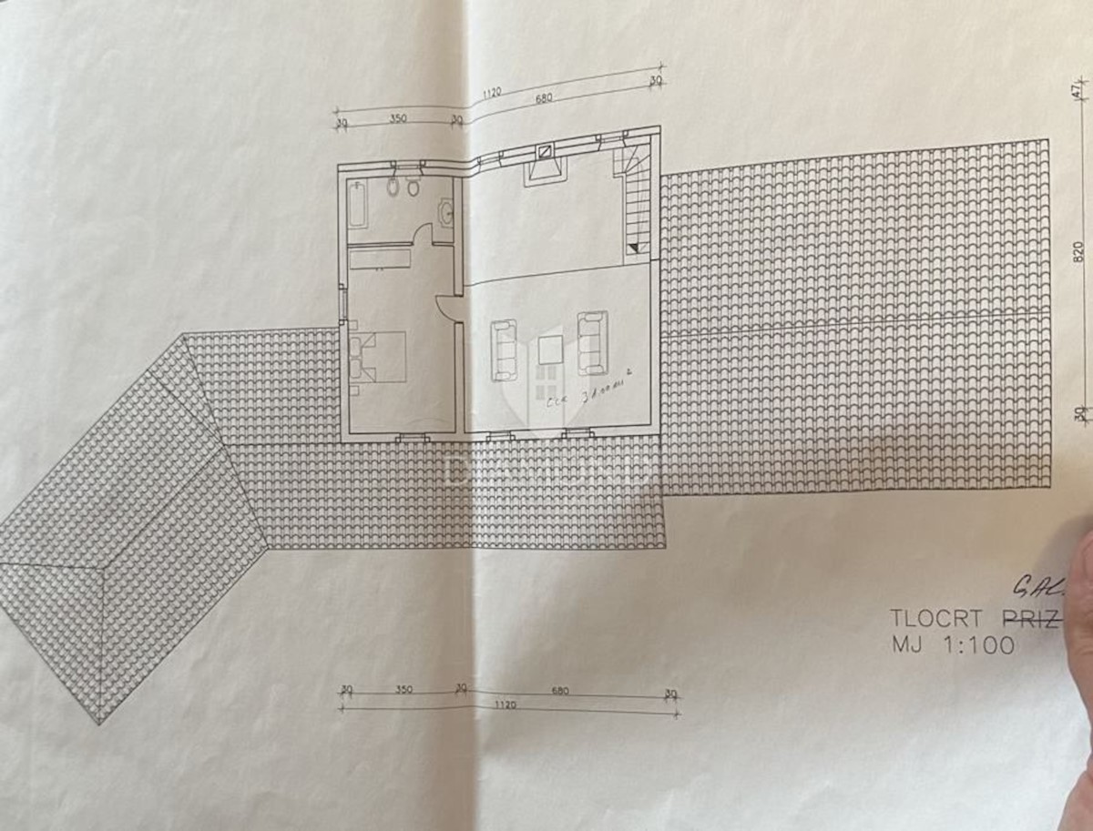 Barban, zazidljivo zemljišče s pričetkom gradnje objekta