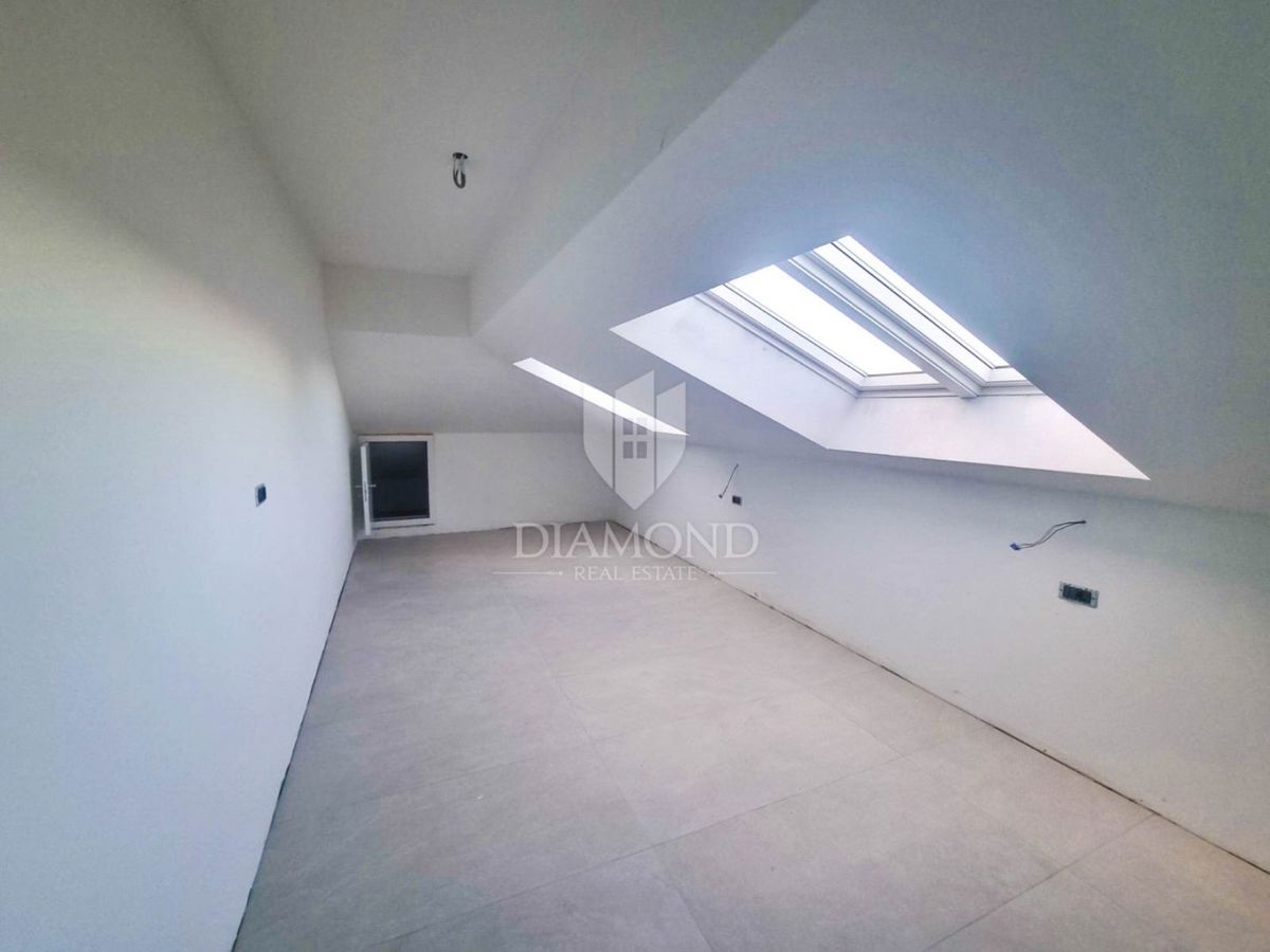 Poreč, PENTHOUSE v centru mesta s pogledom na morje!