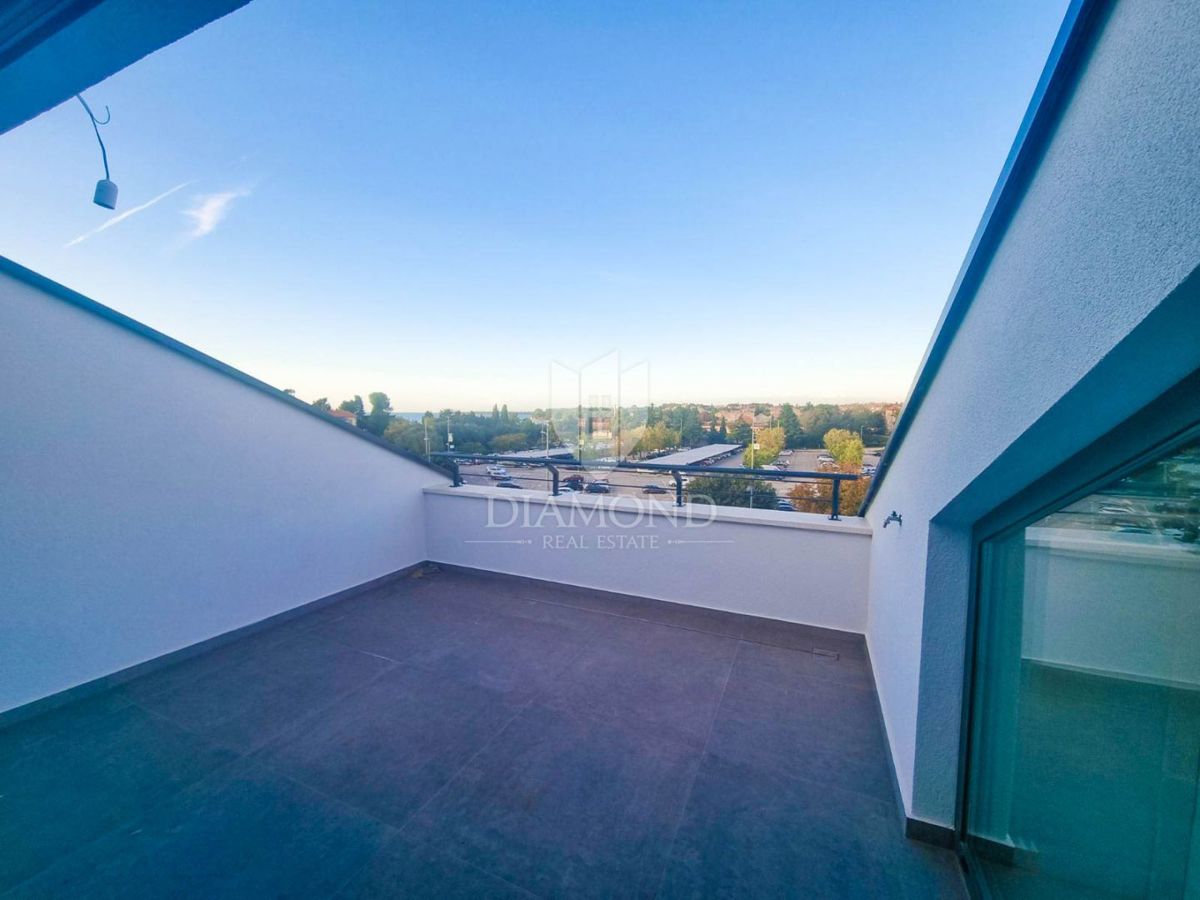 Poreč, PENTHOUSE v centru mesta s pogledom na morje!