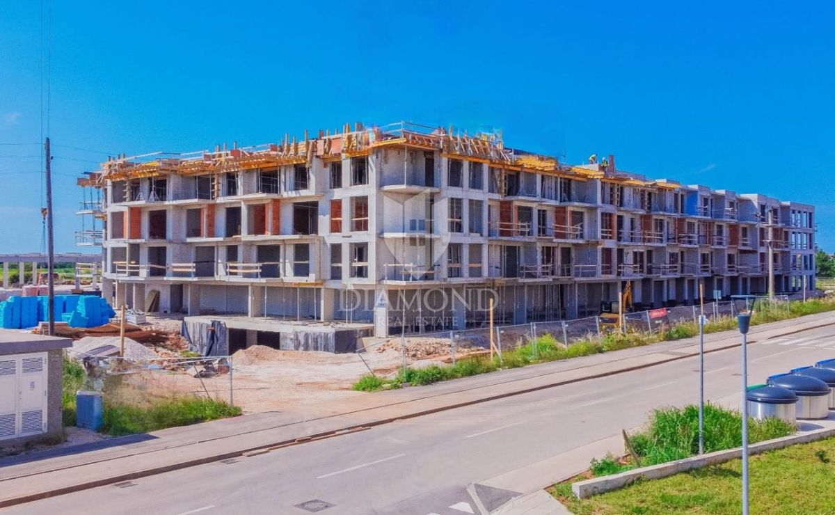 Umag, novogradnja! Moderno stanovanje z garažo in dvigalom!