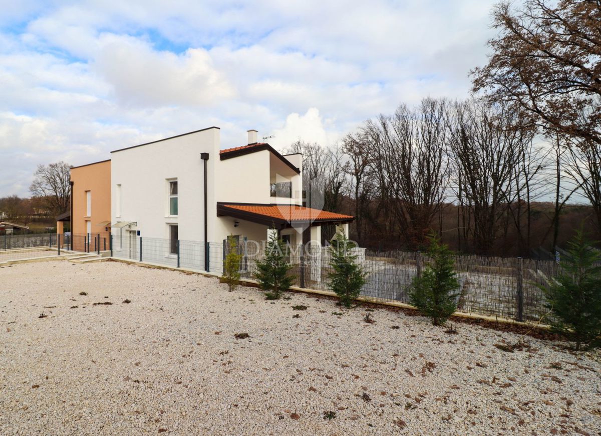 Okolica Poreča, lepa popolnoma opremljena hiša na mirnem mestu!