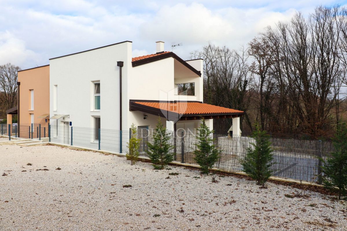 Okolica Poreča, lepa popolnoma opremljena hiša na mirnem mestu!