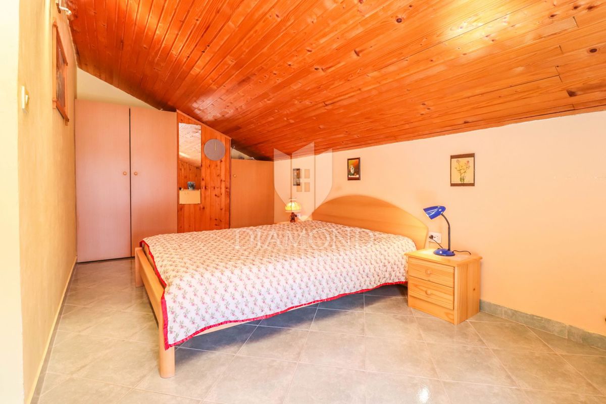 Rovinj, okolica, hiša v mirnem kraju z oljčnim nasadom