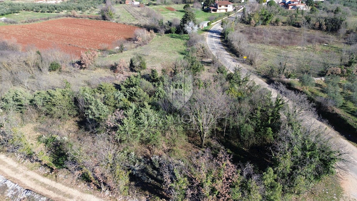 Marčana, atraktivno zemljišče s pogledom na morje 