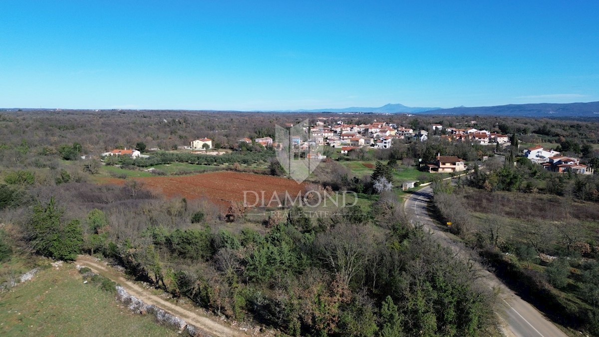 Marčana, atraktivno zemljišče s pogledom na morje 