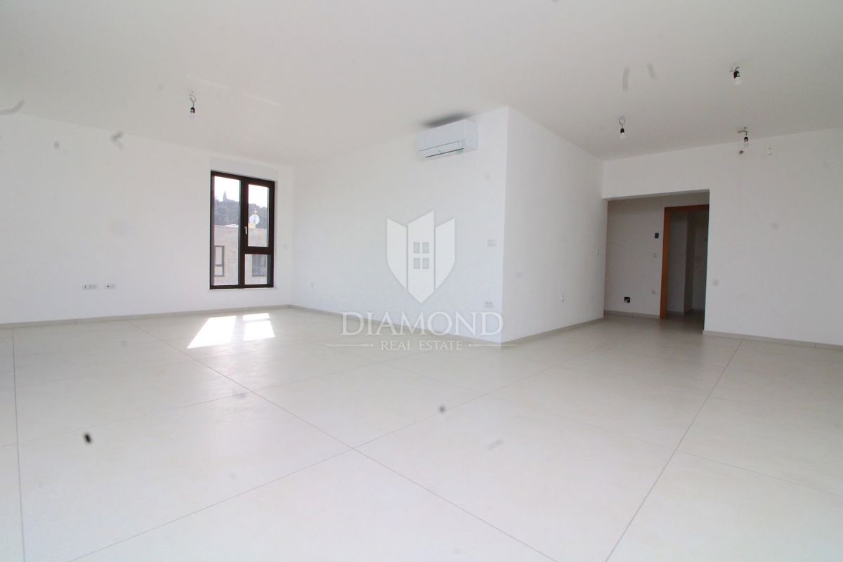 Labin, luksuzni penthouse s pogledom na morje 