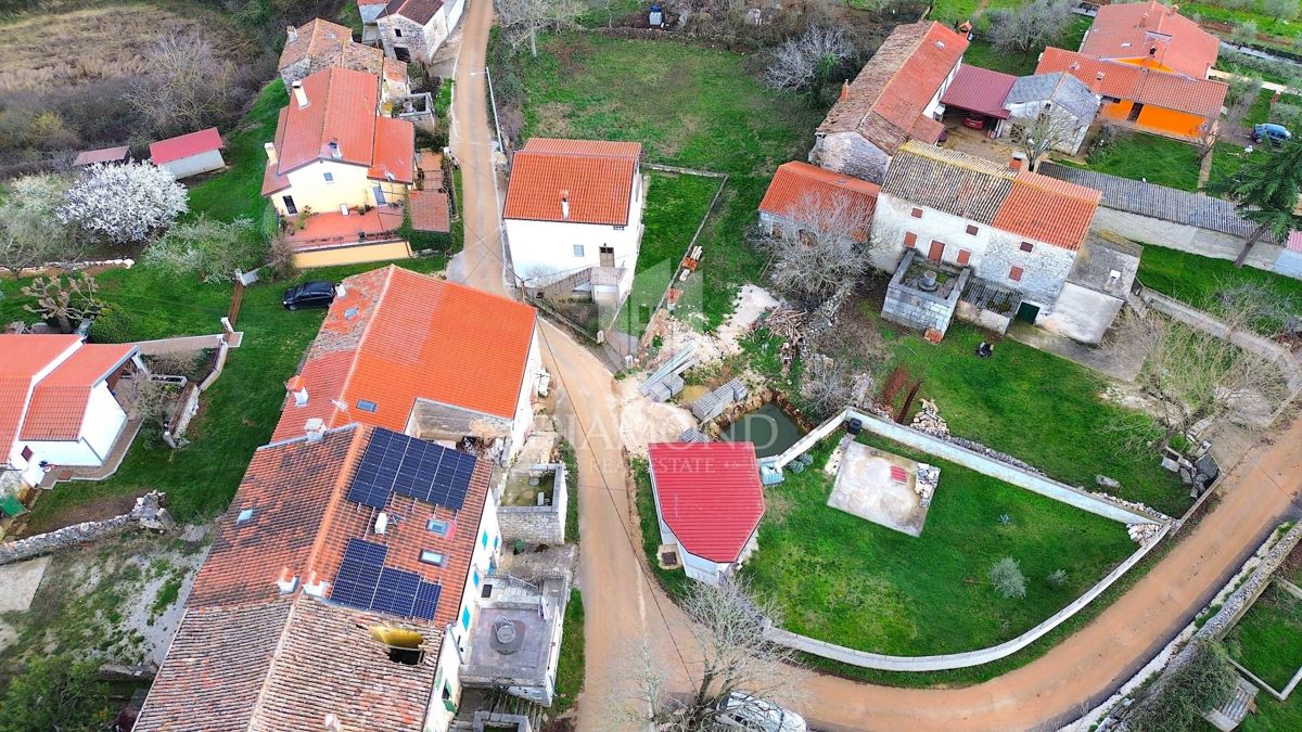 Višnjan, prenovljena kamnita hiša v idiličnem istrskem zaselku 