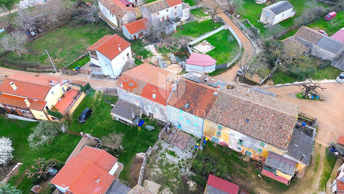 Višnjan, prenovljena kamnita hiša v idiličnem istrskem zaselku 