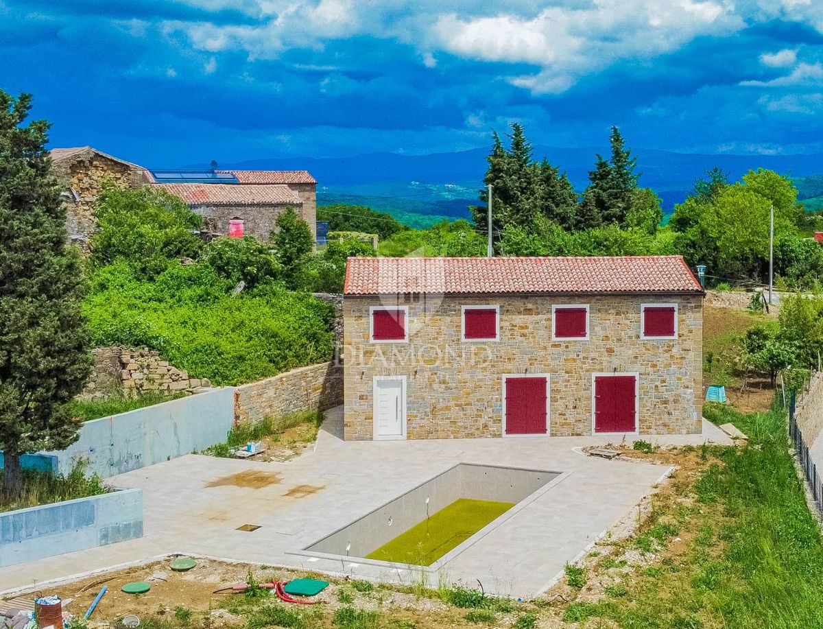Momjan, okolica! Čudovita vila z odprtim pogledom na morje!