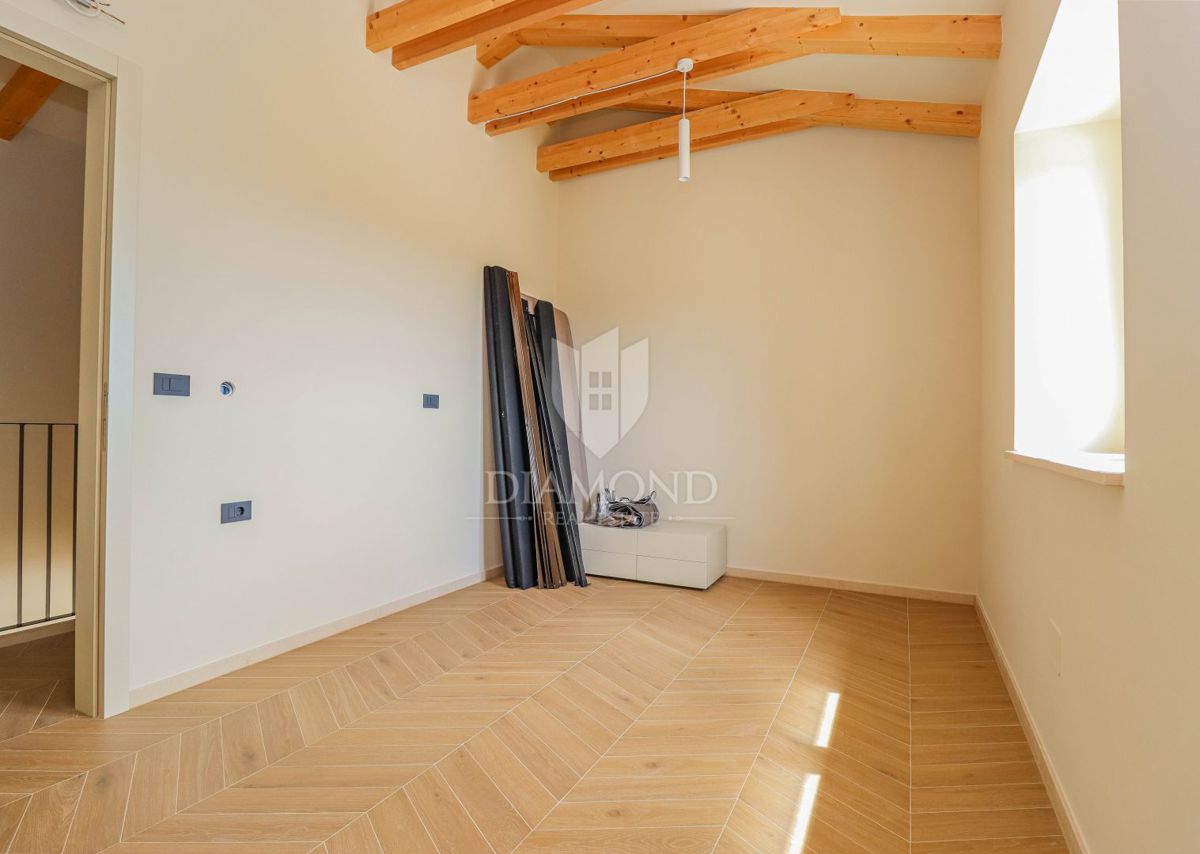 Momjan, okolica! Čudovita vila z odprtim pogledom na morje!