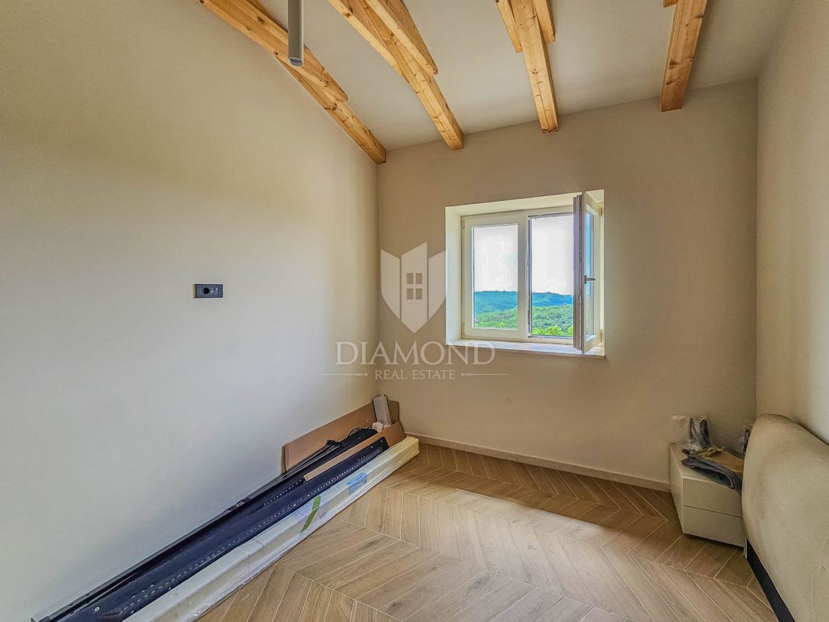 Momjan, okolica! Čudovita vila z odprtim pogledom na morje!