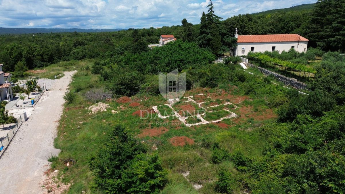 Labin, okolica zemljišča z gradbenim dovoljenjem 