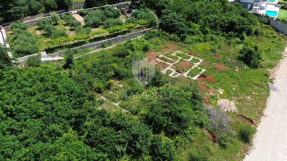 Labin, okolica zemljišča z gradbenim dovoljenjem 