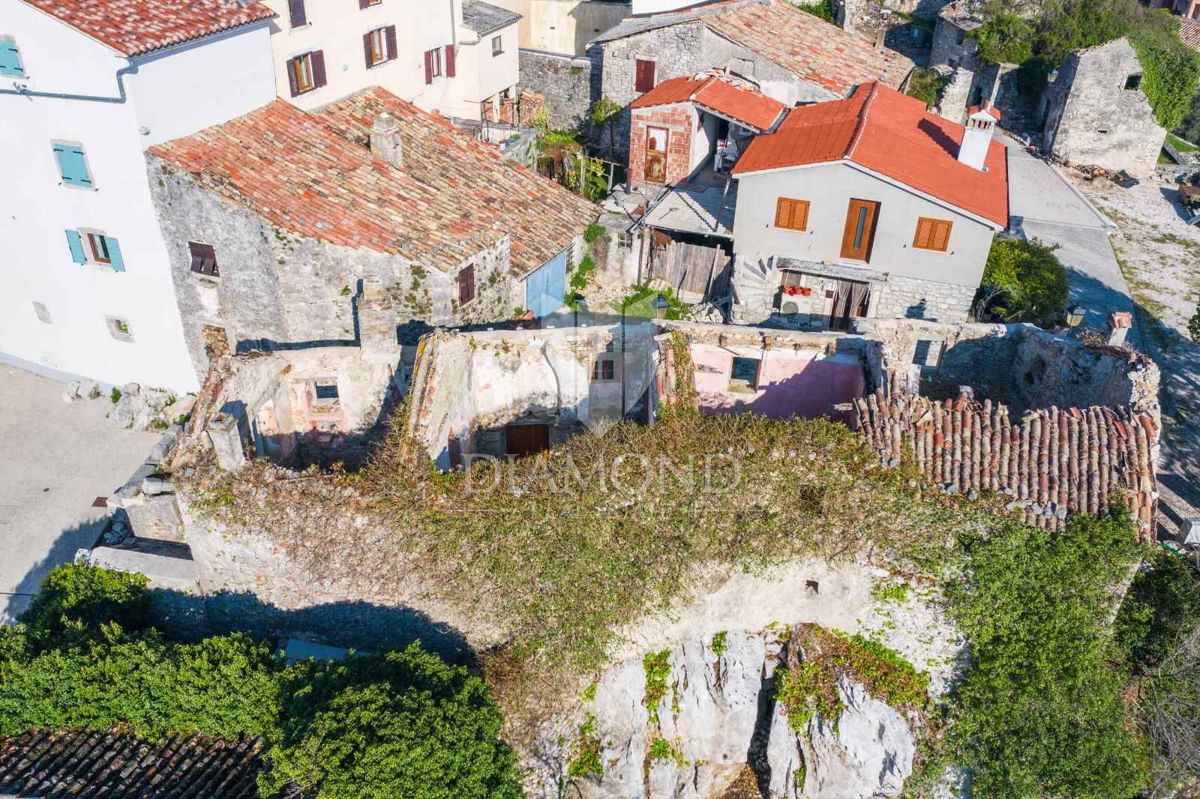 Osrednja Istra, tri vrstne hiše za obnovo