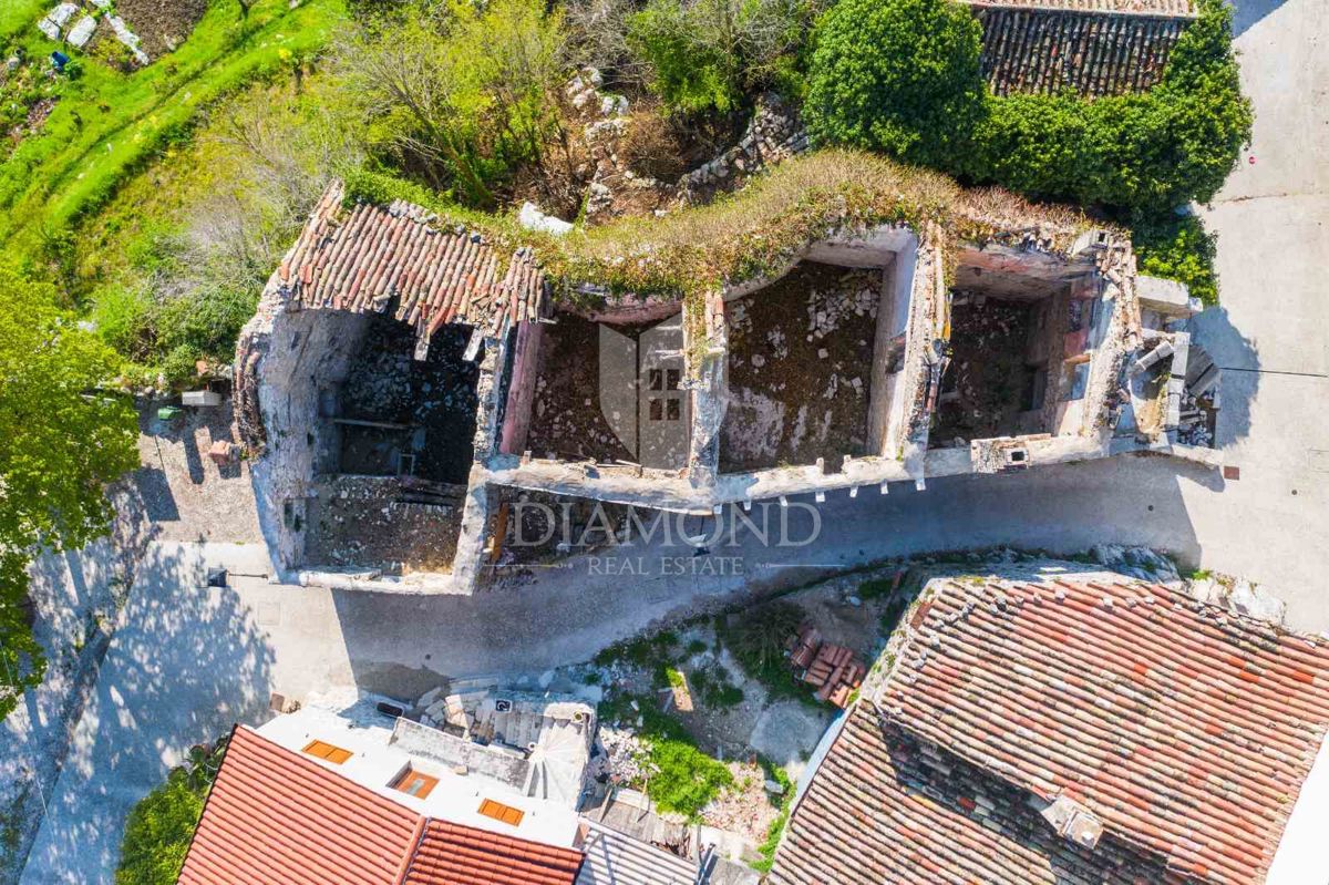 Osrednja Istra, tri vrstne hiše za obnovo