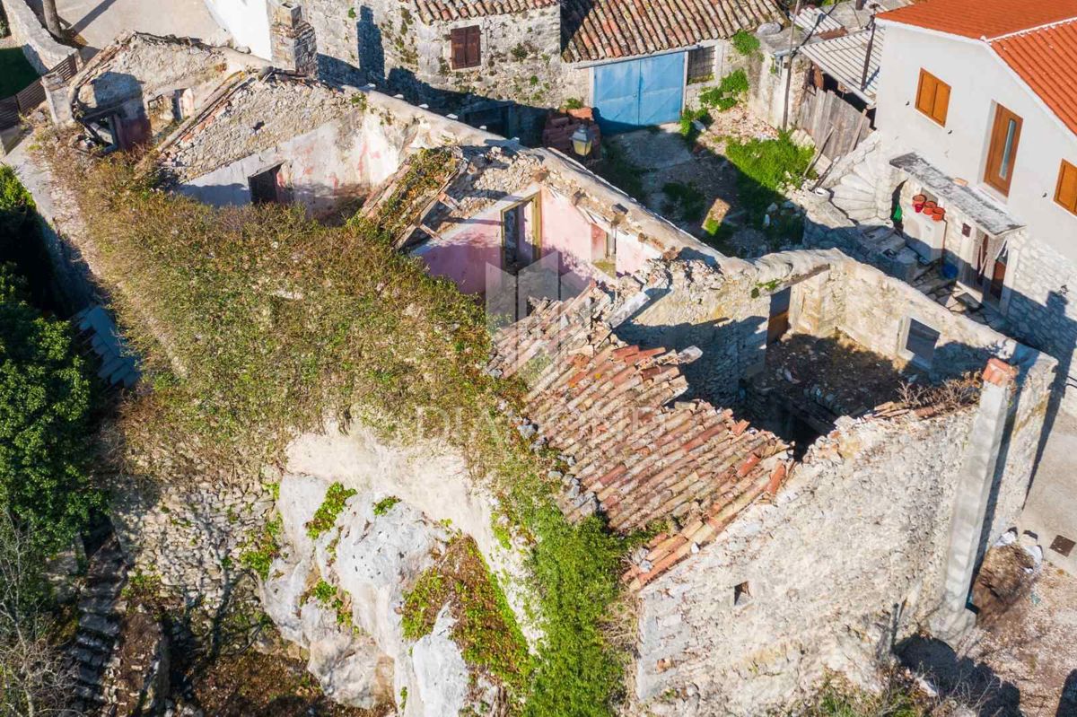 Osrednja Istra, tri vrstne hiše za obnovo