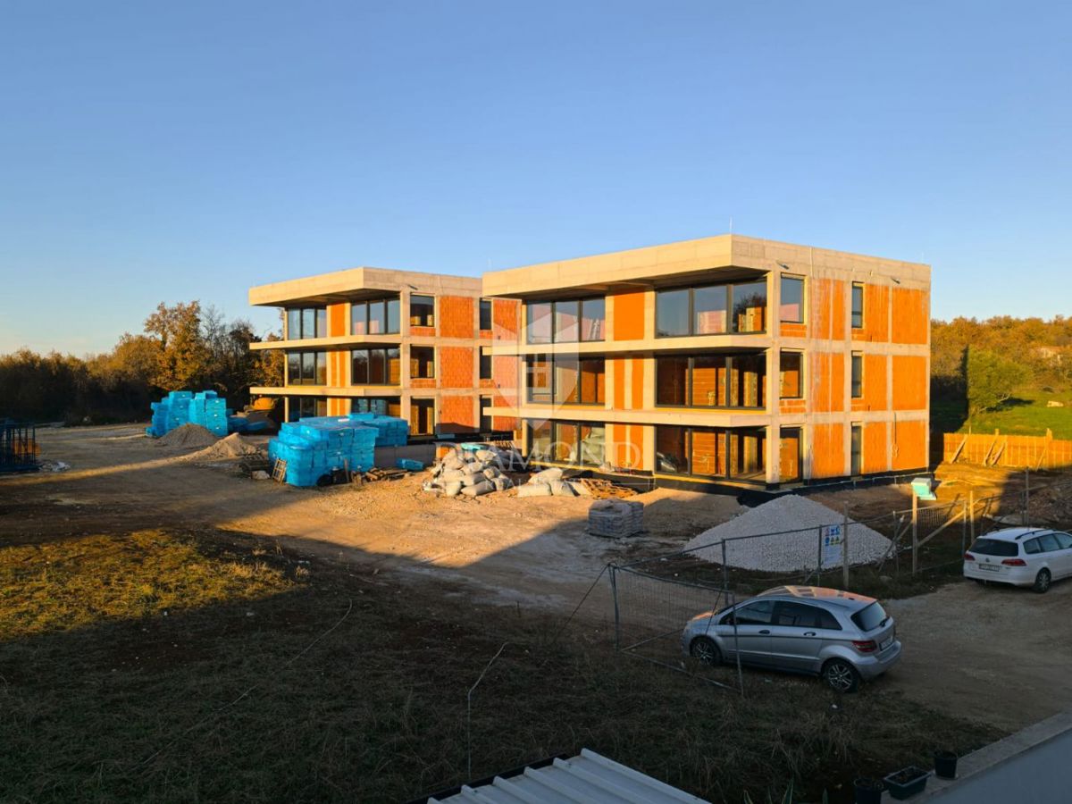 Poreč, moderna novogradnja v bližini centra!