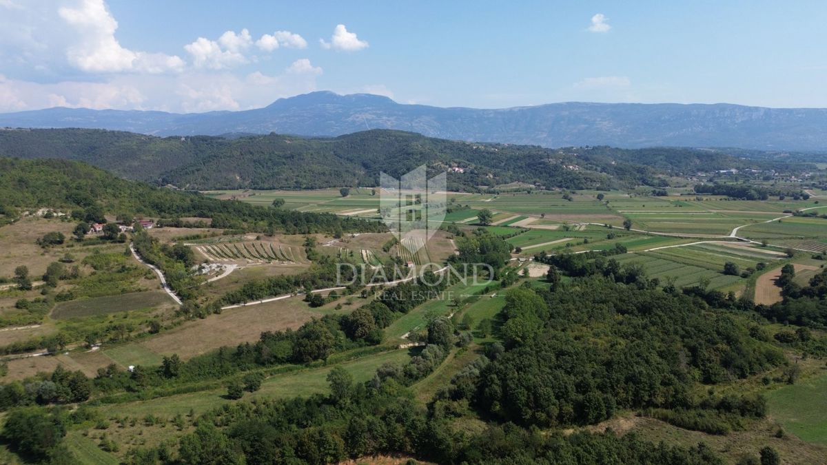 Zemljišče Pićan, 2.145m2