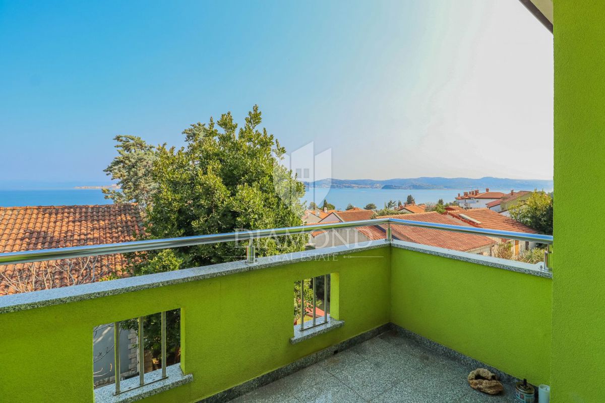 Crveni vrh, lepa hiša s 3 stanovanji!