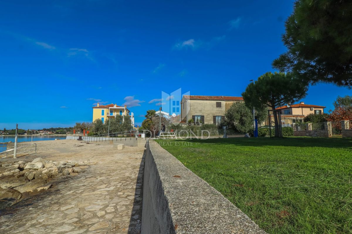 Istra, Novigrad, okolica, avtohtona istrska hiša ob morju!